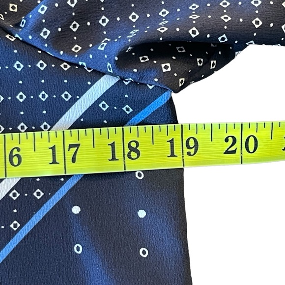 Vince Camuto Black/White/Blue Stripe Pattern V-Neck Blouse Top Shirt (XS) - Picture 8 of 12